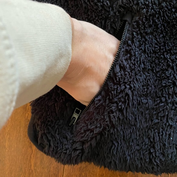Athleta Black Sherpa Reversible Hoodie Jacket Sz S - Picture 6 of 10